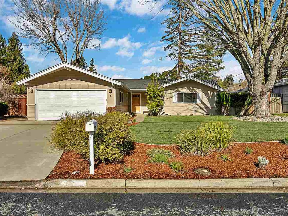 1st image of 7 Buckingham Dr