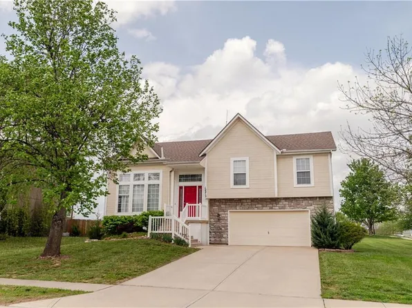 12212 Clubhouse Dr, Kansas City, KS 66109