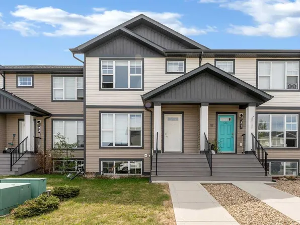 22 N Hawthorn Pl, Sylvan Lake, AB T4S 0R8