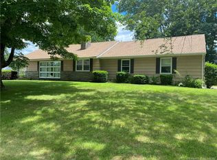 5 Mary Ave, Moosup, CT 06354