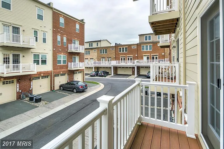 260 Urban Ave #260 — Photo 2