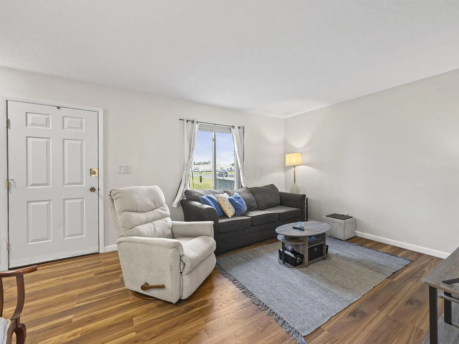 3 bed, 1.5 bath, 1160 sqft, $1,550 — Photo 2