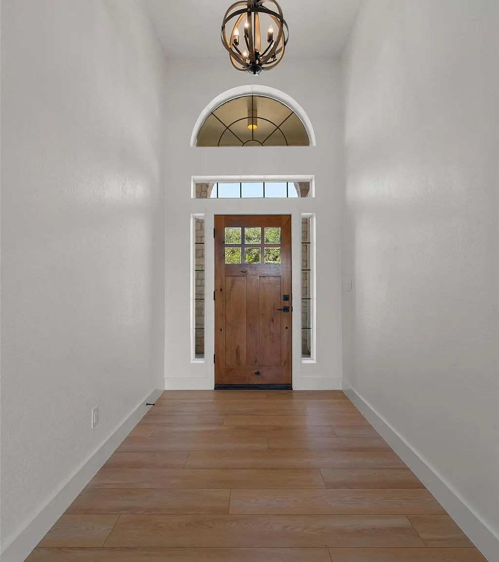 5 bed, 4.0 bath, 3769 sqft, $5,545 — Photo 3