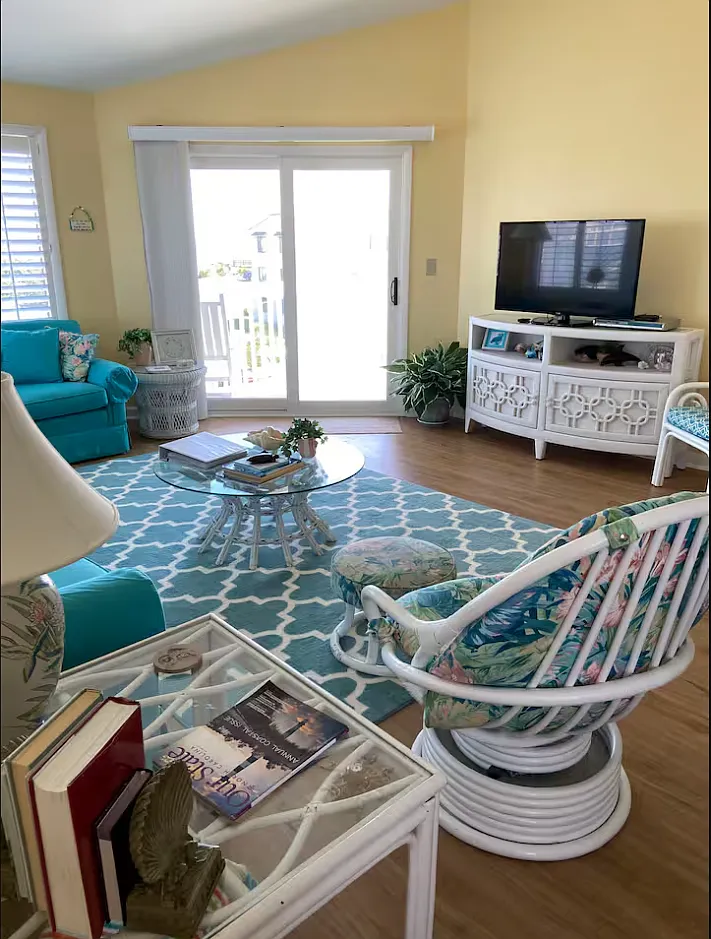 3 bed, 1300 sqft, $3,500 — Photo 3