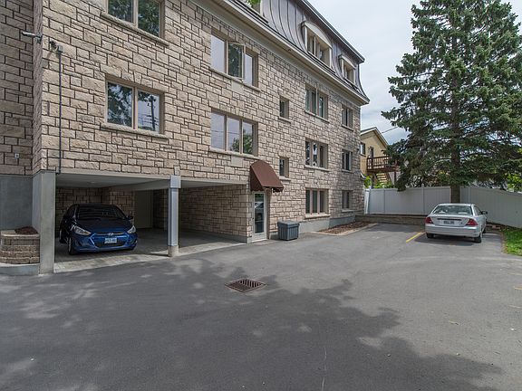 3rd image of 1662 Russell Rd #302197