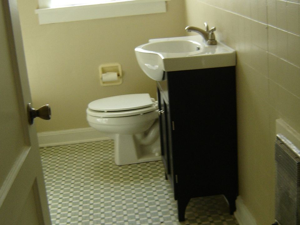 1st image of 107 E Ratcliff St