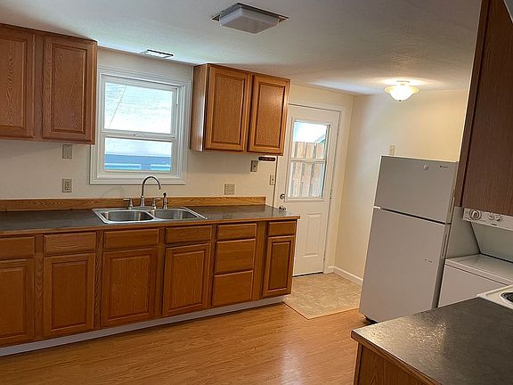 3rd image of 615 N Fleet St
