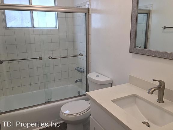 5th image of 928 4th St APT 04