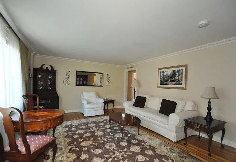 73 New England Ave — Photo 1
