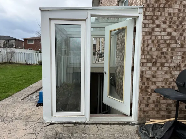 103 Wigwoss Dr, Vaughan, ON L4L 2P9