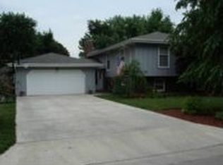 118 Providence Rd, Lawrence, KS 66049