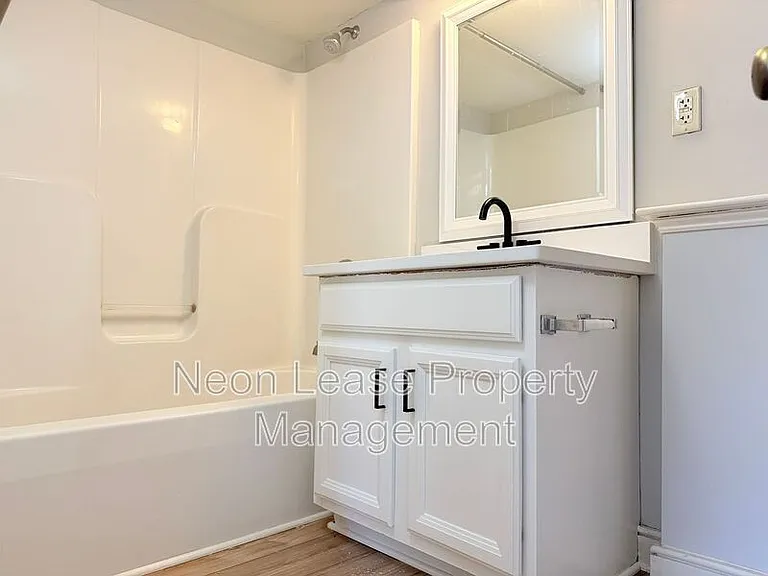 133 NW Front St — Photo 6
