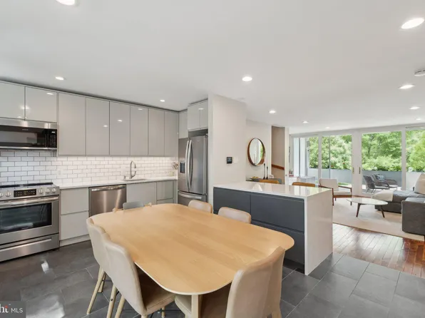 11599 Maple Ridge Rd, Reston, VA 20190