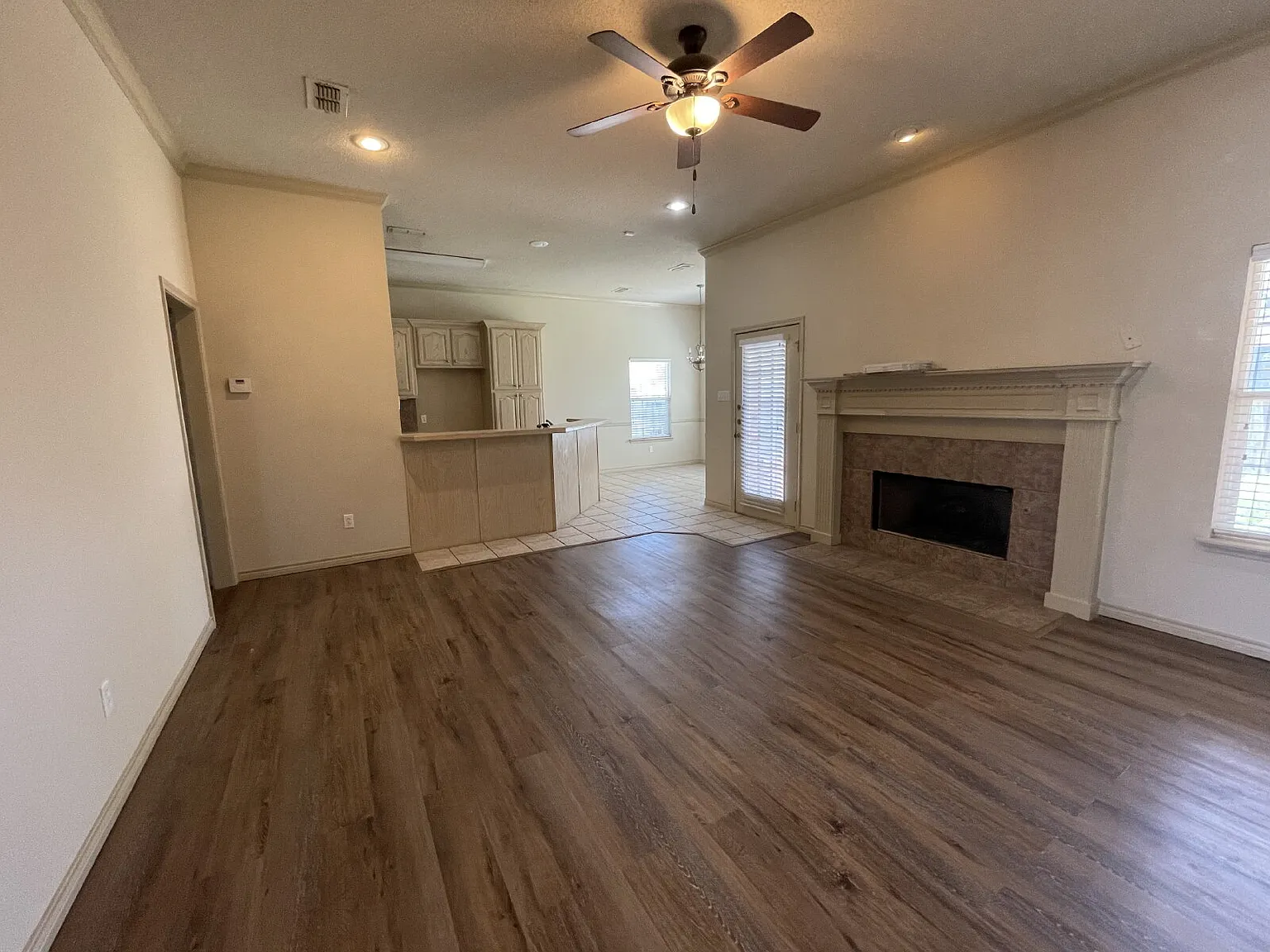 3 bed, 2.0 bath, 1914 sqft, $1,950 — Photo 4