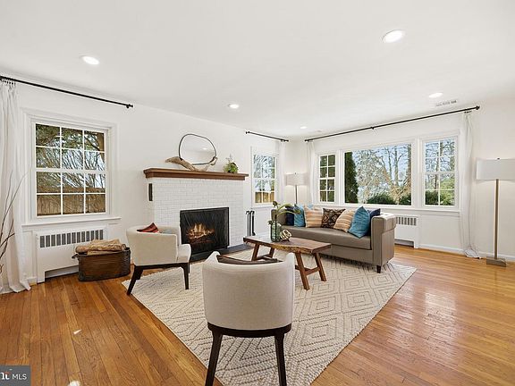 4th image of 2133 Grayson Pl