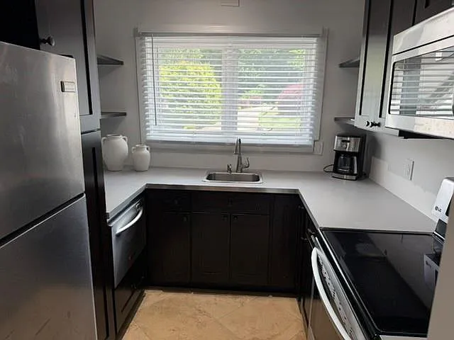 1685 Chevron Way — Photo 4