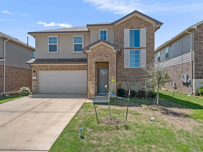 228 Brooklyn Dr — Photo 2