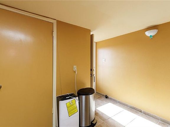 4th image of 4334 Ocean Dr APT 303