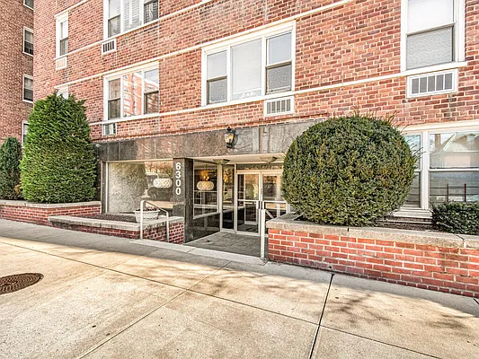 Sold by Re/Max In The City | media 12