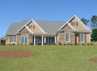 155 Huntington Trl, Hoschton, GA 30548