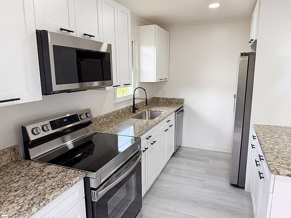 2nd image of 105 Foxhall Ct