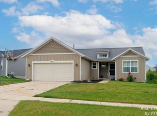 915 Green Meadows Dr, Middleville, MI 49333