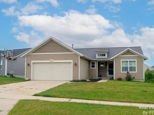 915 Green Meadows Dr, Middleville, MI 49333