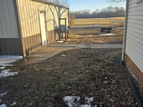 2nd image of 2205 W Wood St