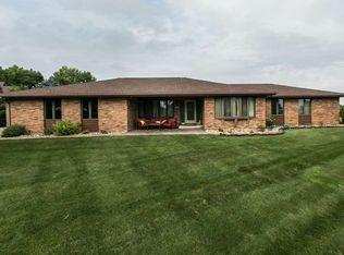 201 Parklane Dr, East Dubuque, IL 61025