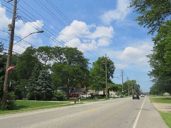 Exterior Neighborhood (street photo)