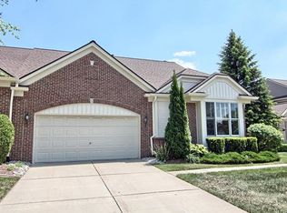 1970 Dunham Dr #1, Rochester, MI 48306