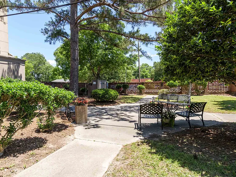 Kinston Hotel Apartments — Photo 9