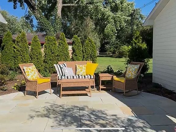 4th image of 1545 Hadley Rd