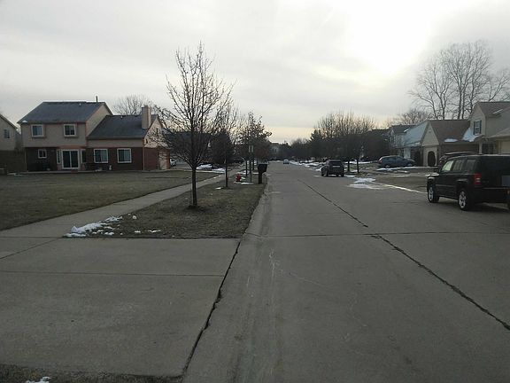 4th image of 44089 Nowland Dr