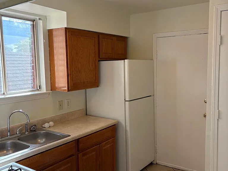 412 S Murat St — Photo 7