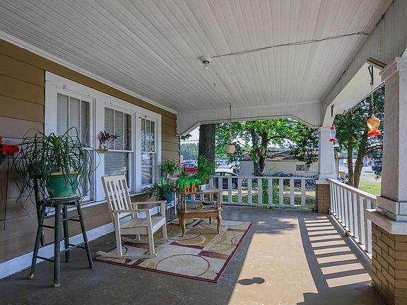 2nd image of 10895 Commerce St