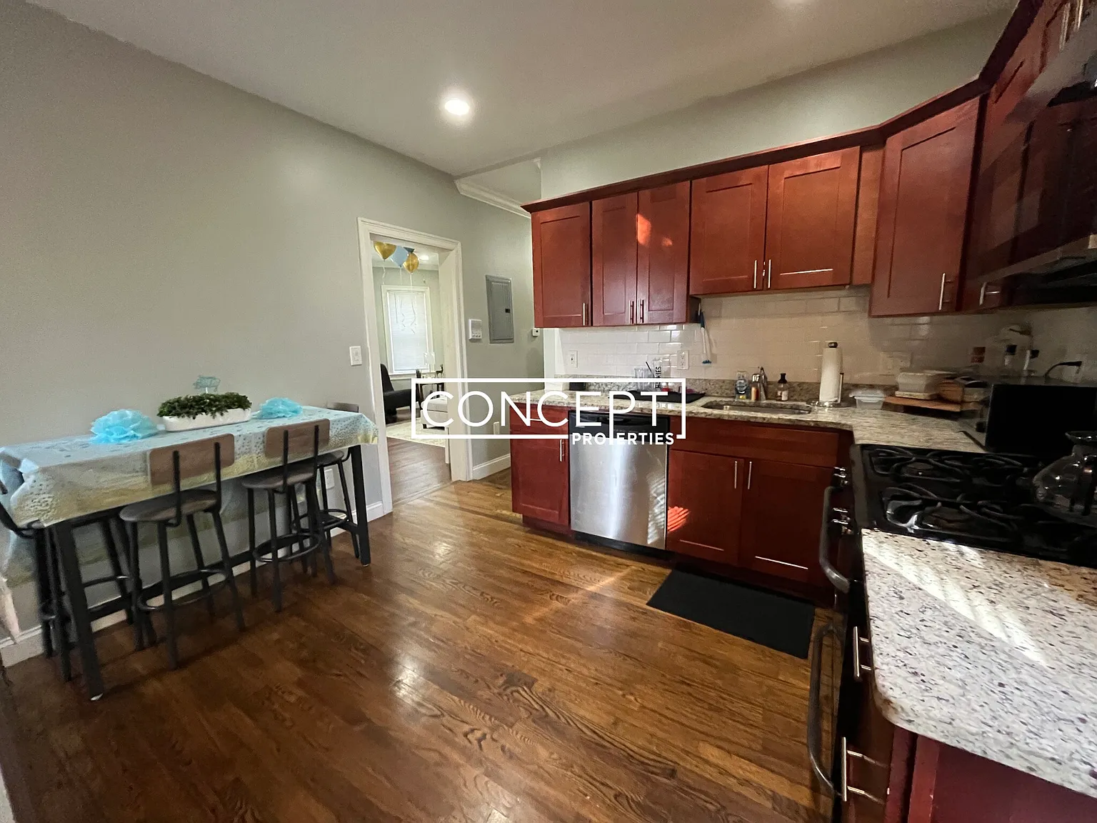 3 bed, 1.5 bath, $3,500 — Photo 2