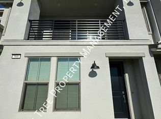 566 W Mahogany Ln, Clovis, CA 93611