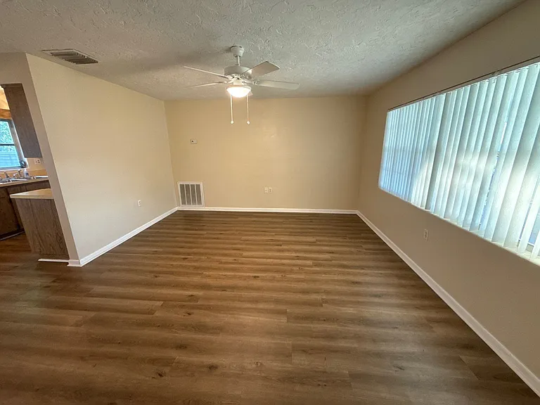 219 S Jefferson St — Photo 2