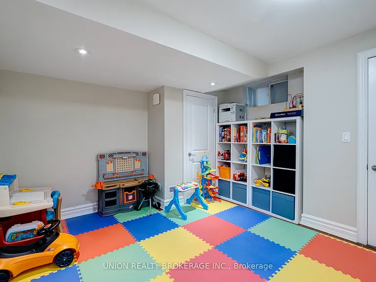 77 Logan Ave — Photo 21