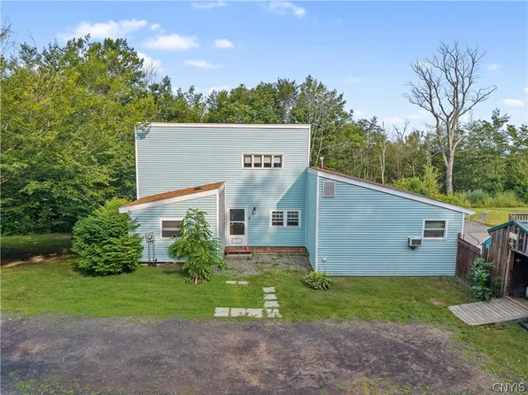 48 Edwards Cir, Oswego, NY 13126