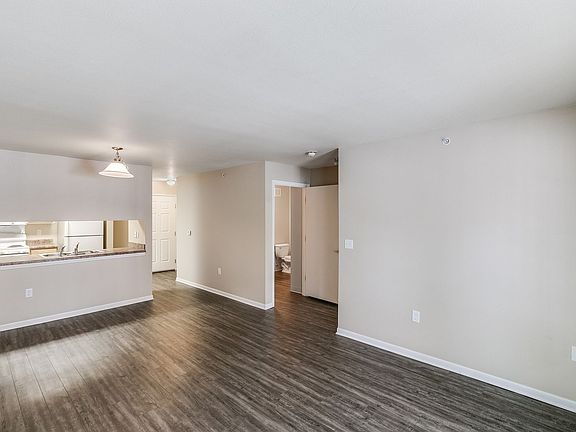 4th image of 501 King St #F855e32b3