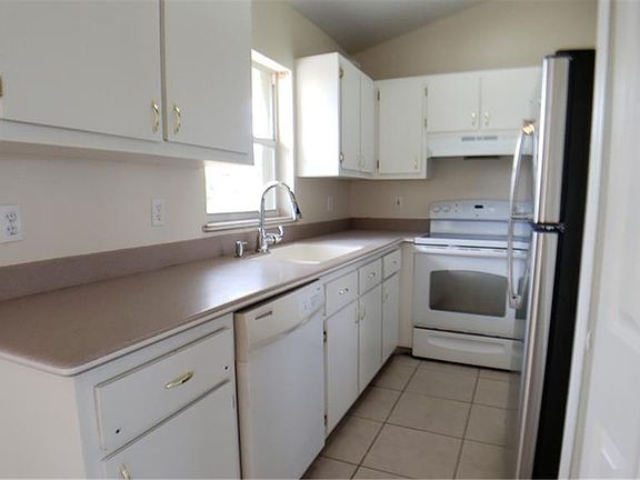 5th image of 2254 E 11th St