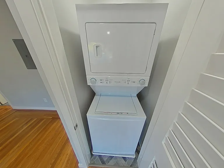 1054 Noel Dr — Photo 6
