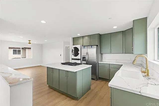 2 bed, 830 sqft, $3,000 — Photo 2