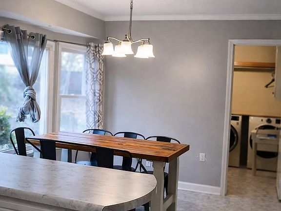 4th image of 215 Kingston Rd