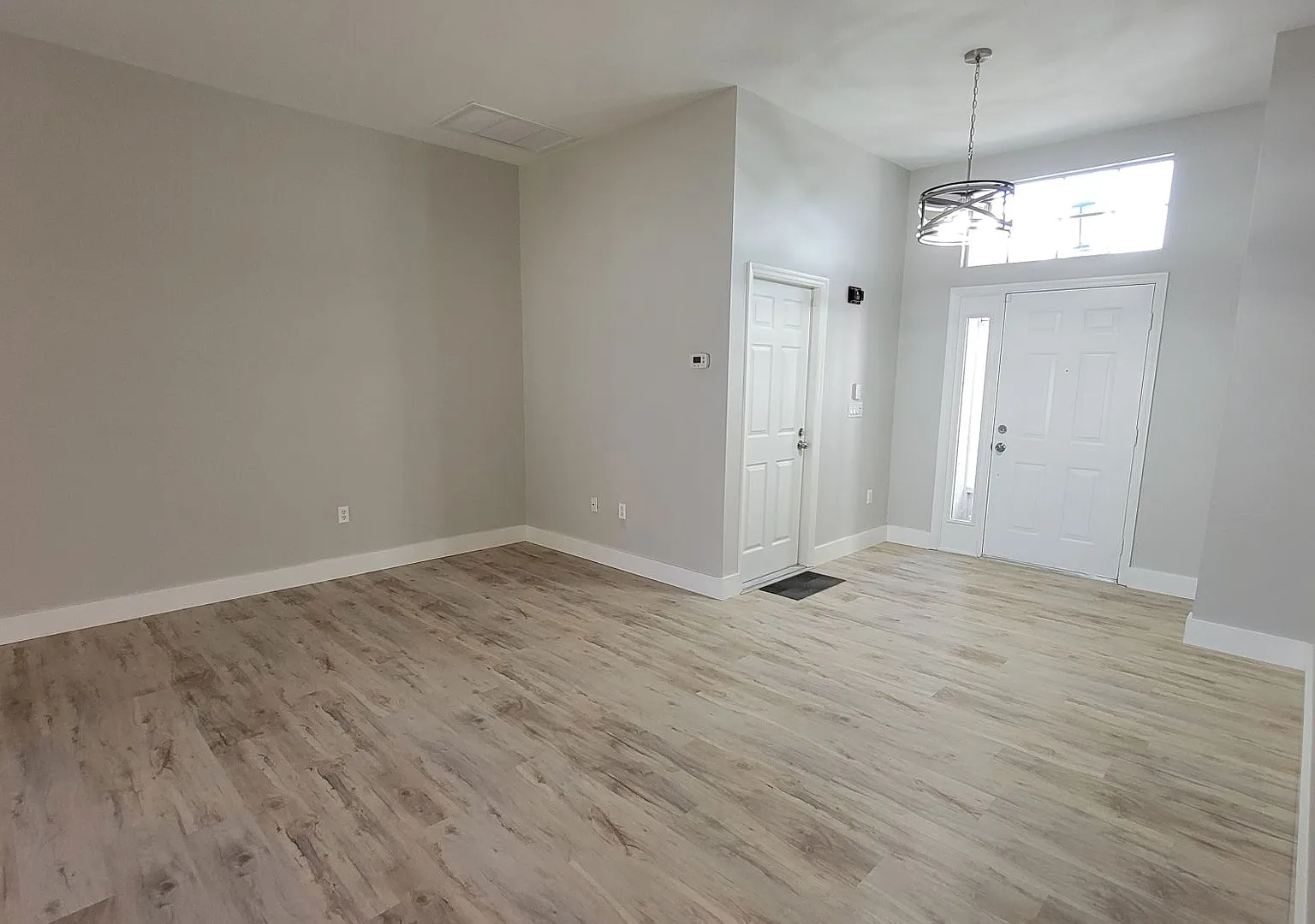 2BR/2BA + 2 Car Garage Home ~ Lake Sarasota — Photo 4