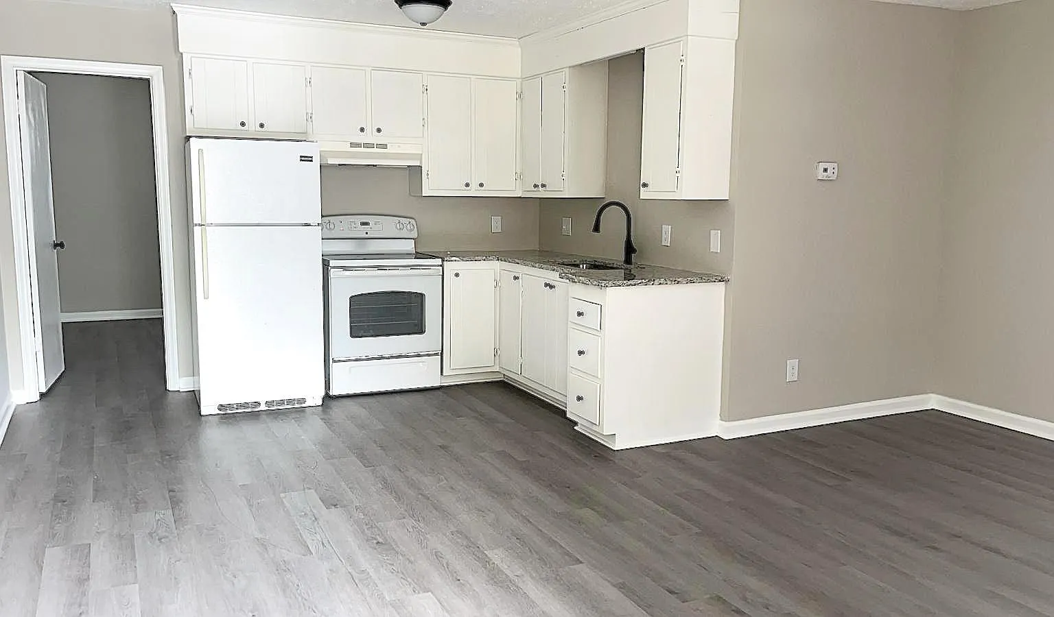 1 bed, 1000 sqft, $799 — Photo 1