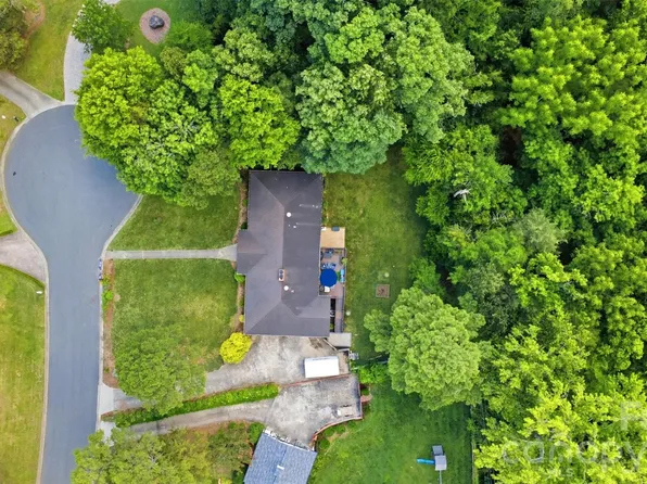 2620 Lynbridge Dr, Charlotte, NC 28226