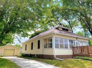 1014 S 9th St, Prairie Du Chien, WI 53821